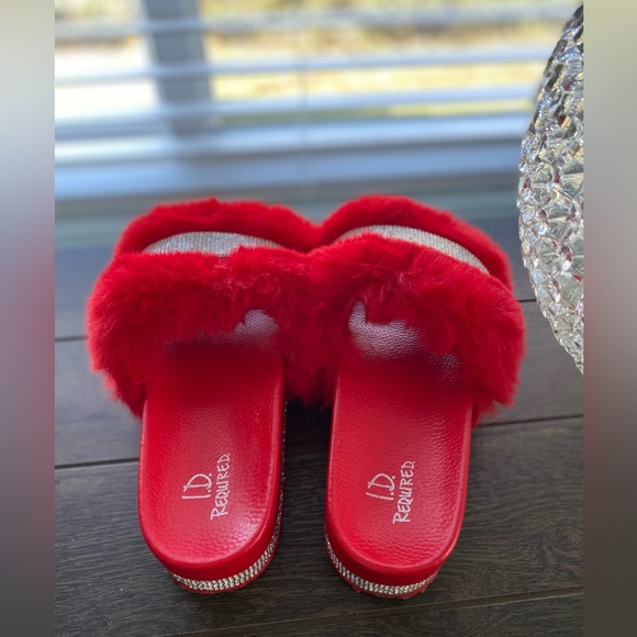 I.D. Required Faux Fur & Rhinestones RED Platform Slides Sz 8 - Picture 11 of 14